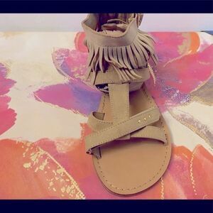 Kenneth Cole Reaction Bright Fringe sandal Size:6
